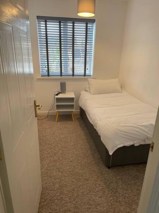 5 Holborn Spacious Home Redhill  Esterno foto