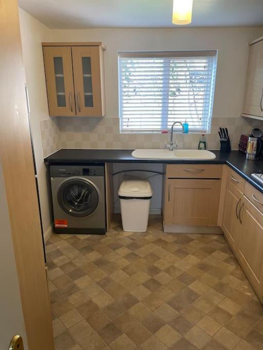 5 Holborn Spacious Home Redhill  Esterno foto
